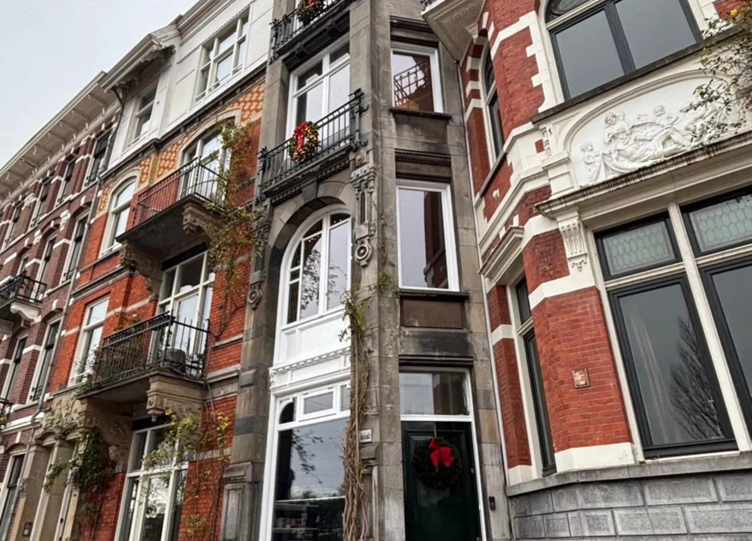 Lovely Small Apartment In \'De Pijp\' contacts
